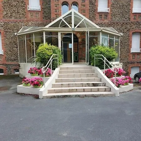 Appartement Pleine Vue Mer Au Bord De La Plage Binic Exterior photo